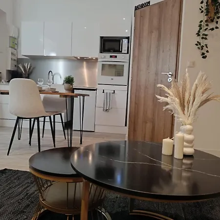 Le Petit Apartment *